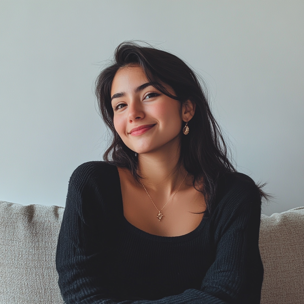 files/u9424345846_young_chilean_woman_25_years_old_natural_smile_da_8105978f-ff0c-4af5-806b-2fd3ef968656_2.png